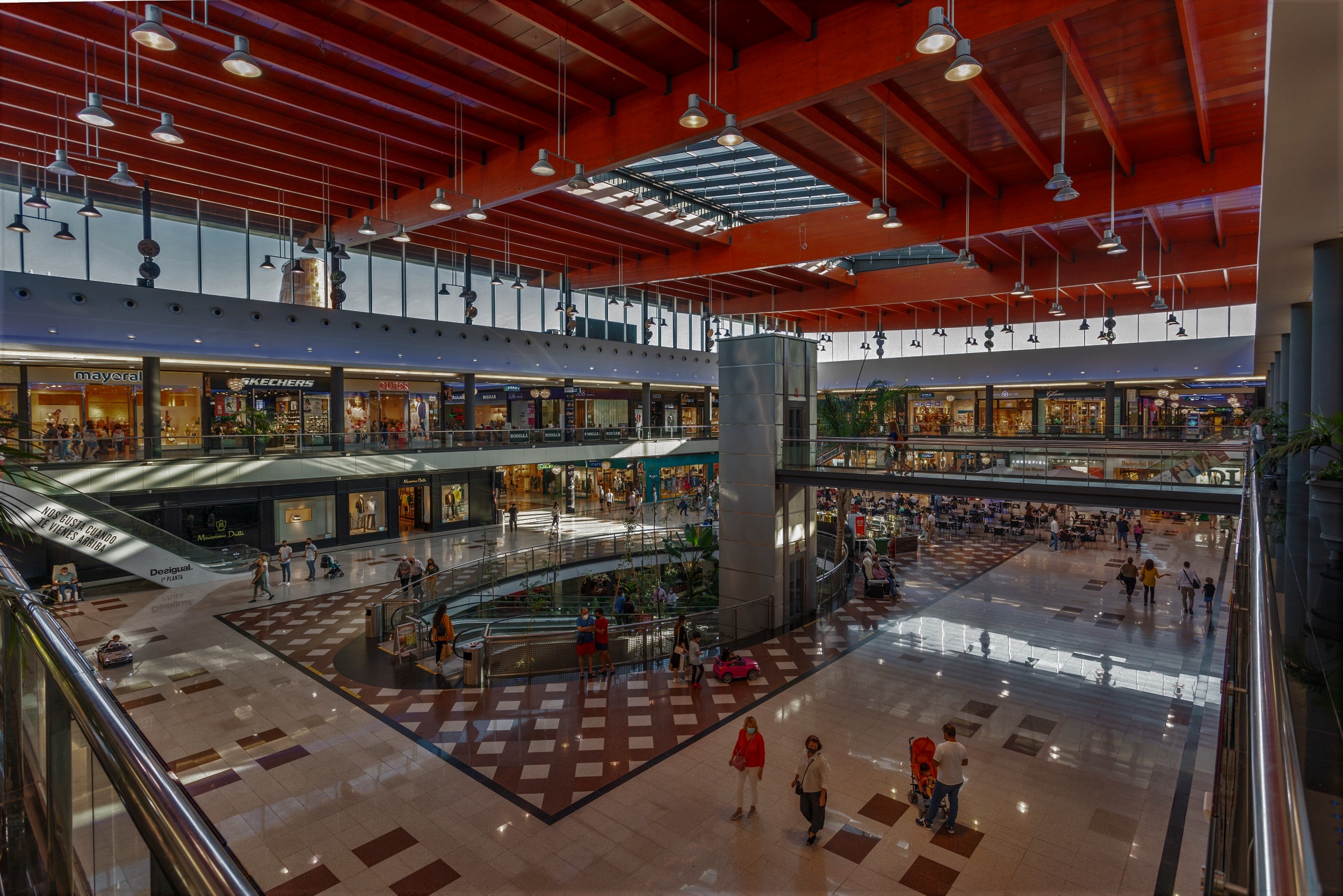 La Cañada Shopping El centro de tus compras en La Cañada, Marbella. Moda, complementos