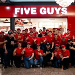 NUEVA APERTURA: FIVE GUYS LLEGA A LA CAÑADA SHOPPING