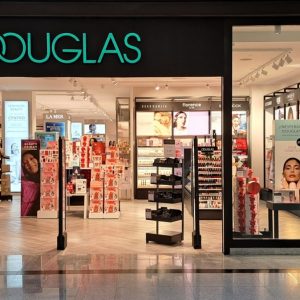 NUEVA REAPERTURA: DOUGLAS REGRESA A LA CAÑADA SHOPPING