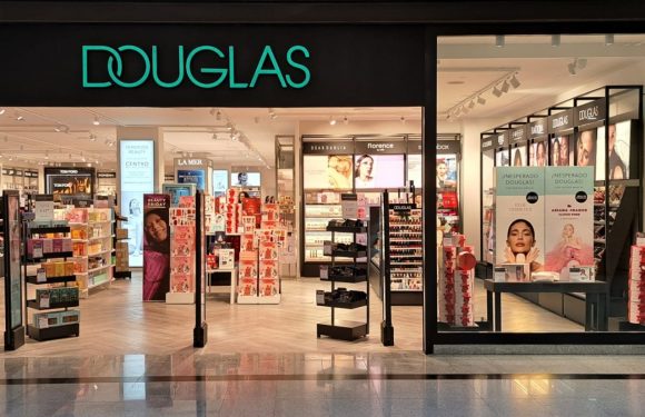 NUEVA REAPERTURA: DOUGLAS REGRESA A LA CAÑADA SHOPPING