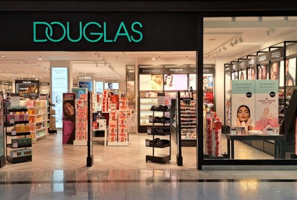 NUEVA REAPERTURA: DOUGLAS REGRESA A LA CAÑADA SHOPPING